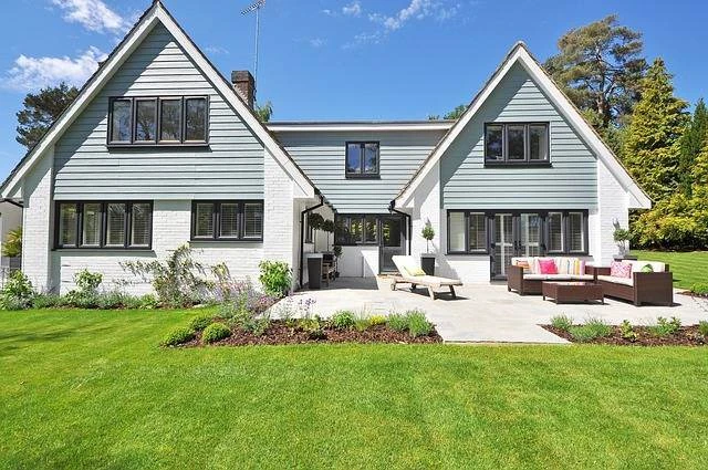 The building in which the holiday home is located.